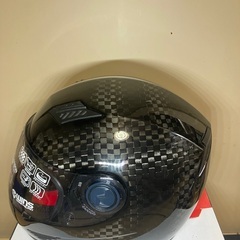 カーボンヘルメットの画像