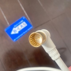 B-CASカードとアンテナケーブルの画像