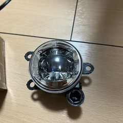 日産フォグランプ右側・新品未使用の画像