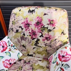 早い者勝ち　花柄ソファーの画像