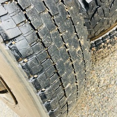 スペア用 4トン 鉄ホイール付き　4トン トラック ホイール付きタイヤ 6本セット　海外　輸出 貿易の画像