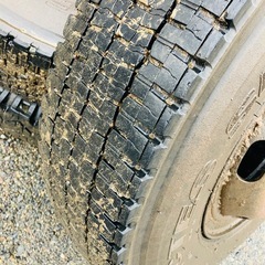 スペア用 4トン 鉄ホイール付き　4トン トラック ホイール付きタイヤ 6本セット　海外　輸出 貿易の画像