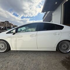 誰でも車が買える次世代低与信ローン専門店／ 安心の１年保証付き 距離無制限！中古車販売 カーメル小田原店 　トヨタ　プリウス　KYOWAレーシング18AW　車高調の画像