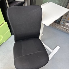 机と椅子の画像