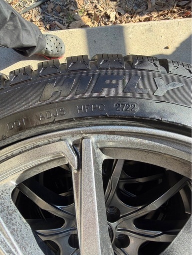 スタッドレスタイヤ 215/45R17 4本セット