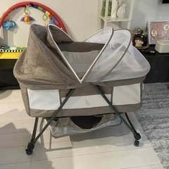 ベビーベッド 折りたたみ キャスター付き 蚊帳あり の画像