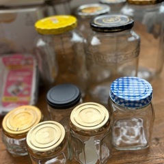 新品片口ボール、レンジ容器3点セット、空き瓶、お菓子の型等の画像