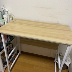 パソコンデスクの画像