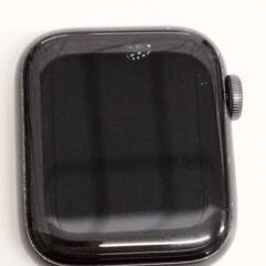 Apple Watch SE 第1世代/GPS/40mm/A2351/スペースグレー〈MKQC3J/A〉の画像