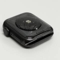 Apple Watch SE 第1世代/GPS/40mm/A2351/スペースグレー〈MKQC3J/A〉の画像