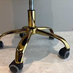 エステサロン使用＊貝殻チェア（アイボリー）ゴールド脚・キャスター付き☆の画像