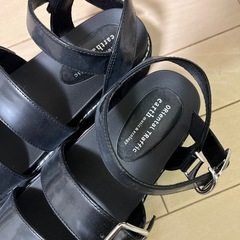 earth music&ecology ブラック ストラップサンダルの画像