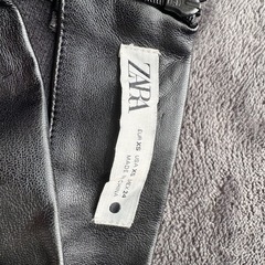 ZARA スリットスカート　フェイクレザーの画像