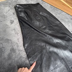 ZARA スリットスカート　フェイクレザーの画像