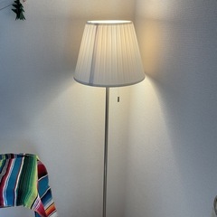 IKEA 電気スタンド　ニーフォルスの画像
