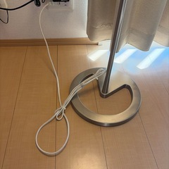 IKEA 電気スタンド　ニーフォルスの画像