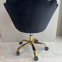 エステサロン使用＊貝殻チェア（ブラック）ゴールド脚・キャスター付き☆の画像