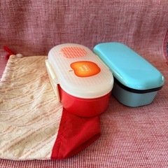2段お弁当箱 2個【1つ未使用】・弁当袋の画像