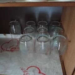 ガラスコップの画像