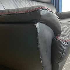 3人がけソファー 黒レザー赤ステッチ 元値150,000円の画像