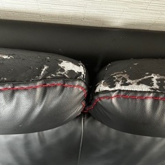 3人がけソファー 黒レザー赤ステッチ 元値150,000円の画像