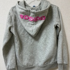 アディダスオリジナルパーカーの画像