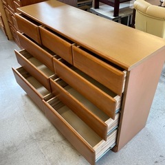 12/25まで店頭商品一部を除き半額クリスマスSALE!!開催中 　サ2512-079 ローチェスト 4段 上部3列 キズ汚れ有りの画像