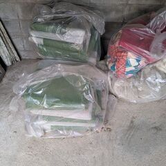 無料　ただ　あげます　布団　羽毛　毛布　除草　庭　座布団　　タオルケット　除草シート　フィルター　タオル　ウエス　ざぶとん　大量　好きなだけ　あげます　の画像