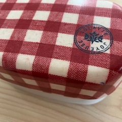 赤チェック 弁当箱  女性の画像