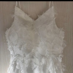 ウェディングドレス　白　フェザーの画像