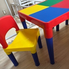 子供用テーブルチェアセットの画像