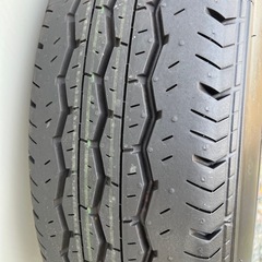 ハイエース純正タイヤ・スチールホイールの画像