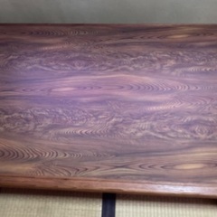 木製テーブルの画像