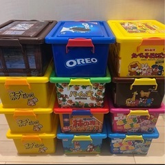 年末セール‼️1個1000円→700円　お菓子コンテナ　プライズ　アミューズメントの画像