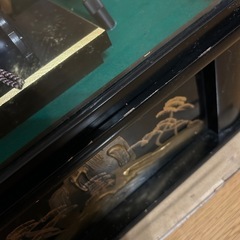 ガラスケース入り五月人形　兜　オルゴール付きの画像