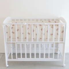 定価5490円　ベビーベッド　ヘッドガード　綿100%の画像