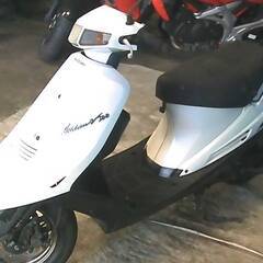 SUZUKI アドレスV100 白 格安提供車 エンジン始動動画 半額配送キャンペーン 期間限定価格 現状渡し諸経費￥0- 横浜 P-Yardの画像