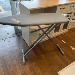 【高さ調節可能アイロン台】クリーニング済み【管理番号11112】大の画像