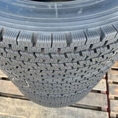 【美品】大型トラック低床用　スタッドレスタイヤ　8本セットの画像