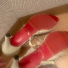 アンクルベルト付きパンプスの画像