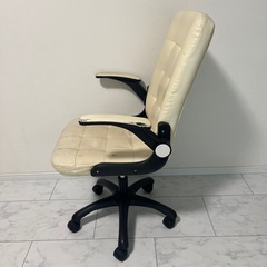 断捨離中！事務椅子 オフィスチェア オフホワイト 白の画像