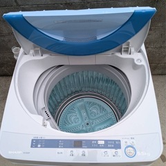 ⭐︎近くなら送料、設置無料‼︎ 人気の穴無槽‼︎ SHARP シャープ 5.5キロ洗濯機の画像