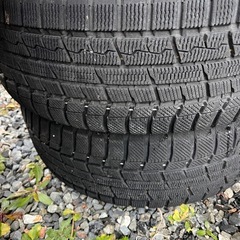 225/60R17 TOYOスタッドレスタイヤ4本　訳あり特価の画像