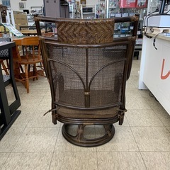 【ジモティー割引で最大15％OFF⭐️】ラタン　回転チェア　ダークブラウンの画像