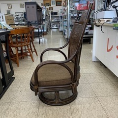 【ジモティー割引で最大15％OFF⭐️】ラタン　回転チェア　ダークブラウンの画像