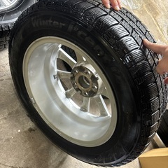 早い者勝ち　綺麗　114.3 5穴16インチ　スタッドレスタイヤ付きホイール　の画像