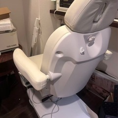 電動フェイシャルベッド の画像
