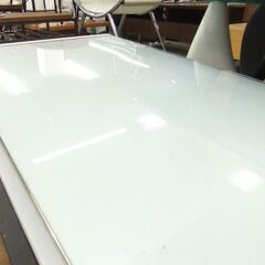 ガラステーブル 幅80×奥45×高38 ホワイト 白 机 テーブル ガラス シンプル 札幌市厚別区 厚別店の画像