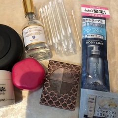 中古　コスメなどの画像