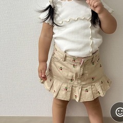 80 90 センチ　ミニスカート　さくらんぼ刺繍の画像